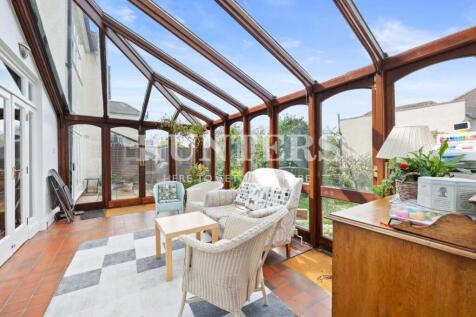 6 bedroom semi-detached house for sale