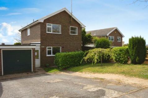 3 bedroom link detached house for sale