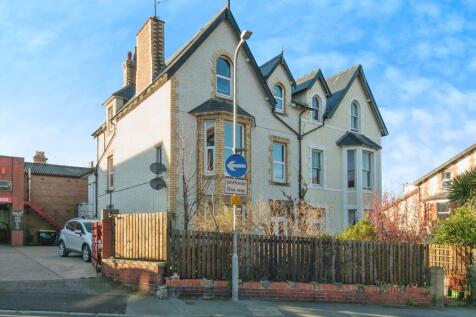6 bedroom semi-detached house for sale