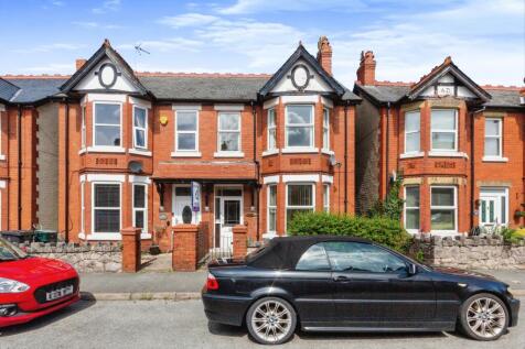 4 bedroom semi-detached house for sale