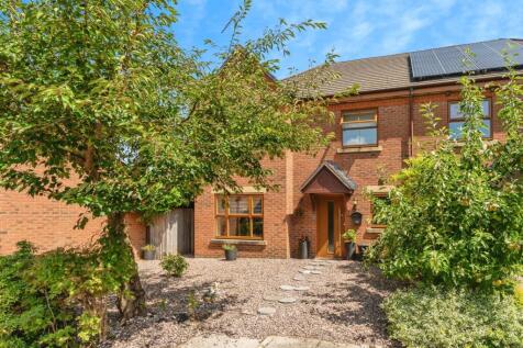 4 bedroom semi-detached house for sale