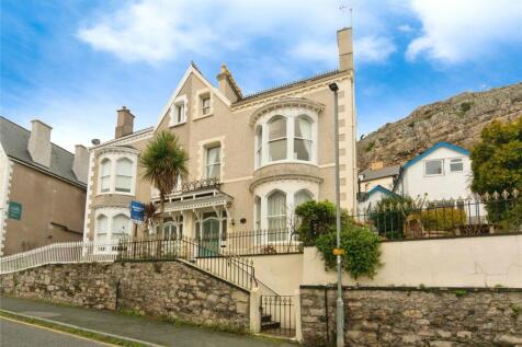 5 bedroom semi-detached house for sale