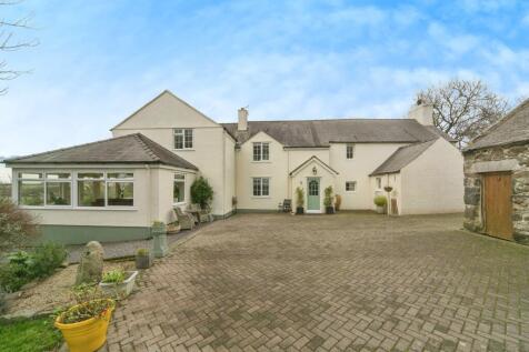 6 bedroom detached house for sale