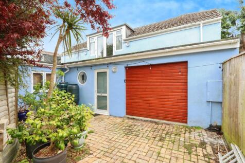 2 bedroom detached house for sale