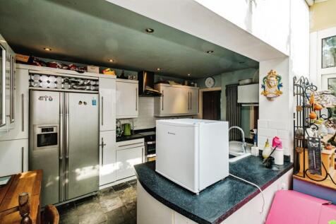 4 bedroom terraced house for sale