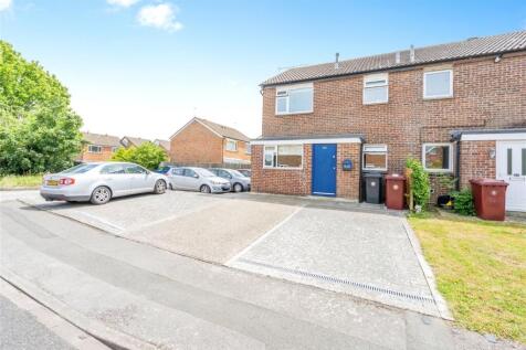 4 bedroom end of terrace house for sale