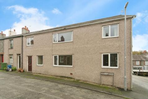 5 bedroom end of terrace house for sale