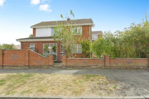 4 bedroom link detached house for sale