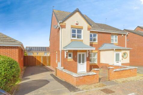 3 bedroom semi-detached house for sale