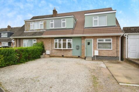 3 bedroom semi-detached house for sale