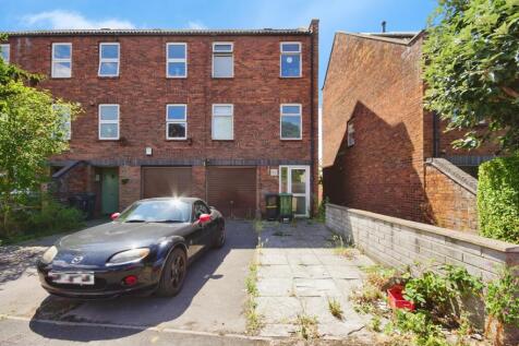4 bedroom end of terrace house for sale