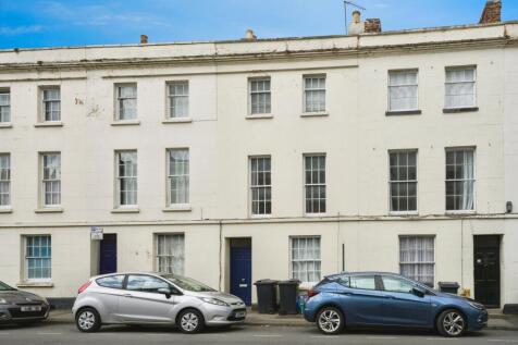 5 bedroom flat for sale