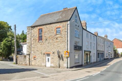 5 bedroom end of terrace house for sale