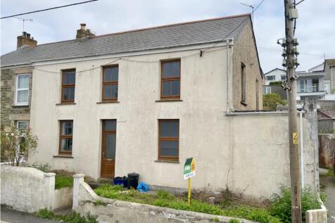 5 bedroom semi-detached house for sale