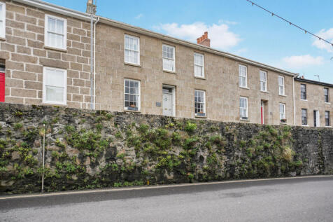 4 bedroom terraced house for sale