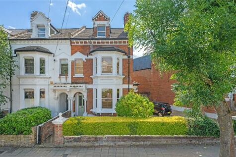 6 bedroom semi-detached house for sale