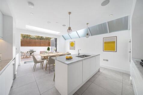 5 bedroom terraced house for sale
