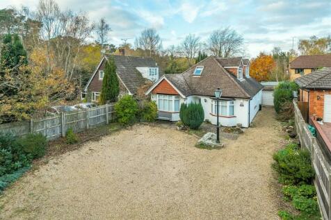 4 bedroom detached bungalow for sale