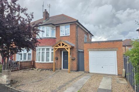 Acacia Avenue, Birstall, LE4 3 bed detached house for sale