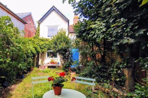 2 bedroom semi-detached house for sale