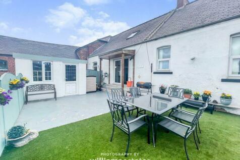 4 bedroom terraced house for sale