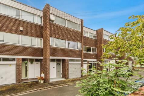 3 bedroom town house for sale