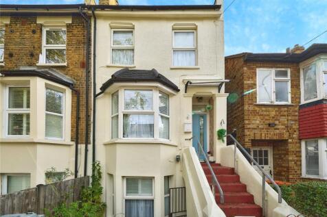 4 bedroom end of terrace house for sale