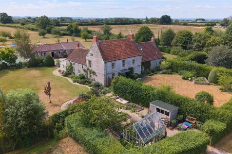 6 bedroom detached house for sale