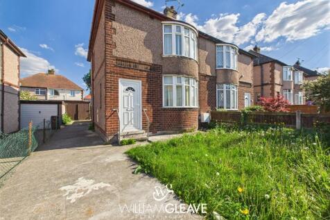 Queens Avenue, Flintshire CH6 3 bed semi