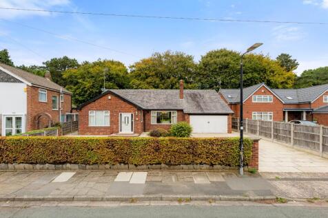 AUCTION: Taunton Road, Sale... 3 bed detached bungalow for sale