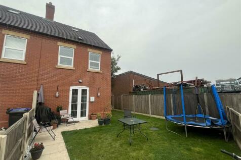 3 bedroom semi-detached house for sale