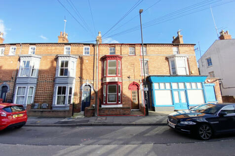 Terraced house for sale