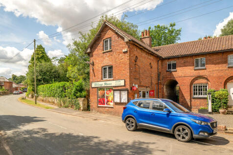 4 bedroom end of terrace house for sale