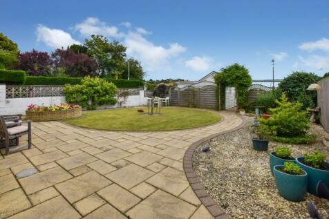 4 bedroom detached bungalow for sale