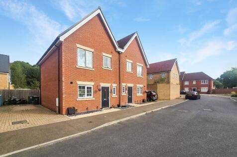 Nightingale Drive, Halstead, CO9 3 bed semi