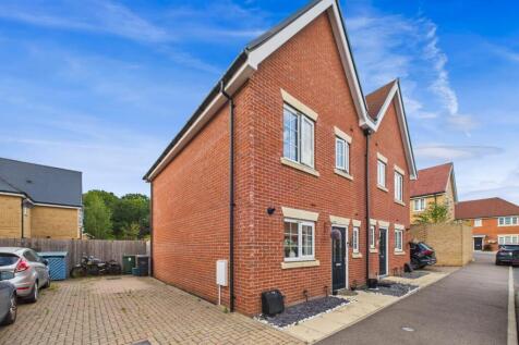 Nightingale Drive, Halstead, CO9 3 bed semi