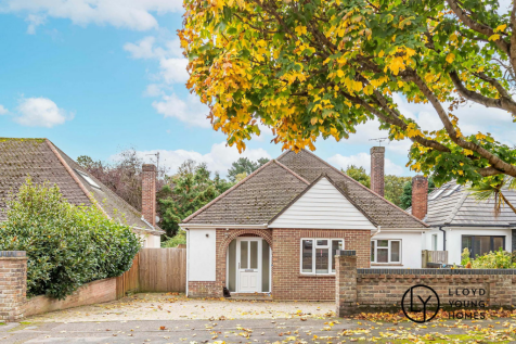 4 bedroom detached bungalow for sale