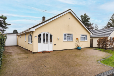 The Chase, Verwood BH31 2 bed detached bungalow for sale