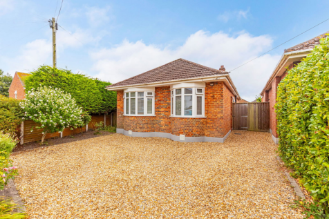 Endfield Road, Christchurch BH23 3 bed detached bungalow for sale