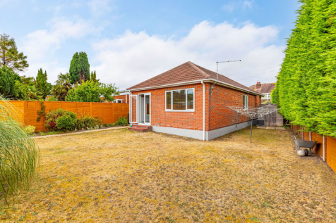 Endfield Road, Christchurch BH23 3 bed detached bungalow for sale