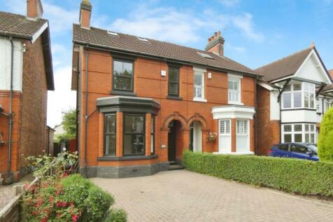 4 bedroom semi-detached house for sale