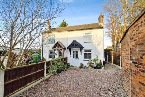 2 bedroom semi-detached house for sale