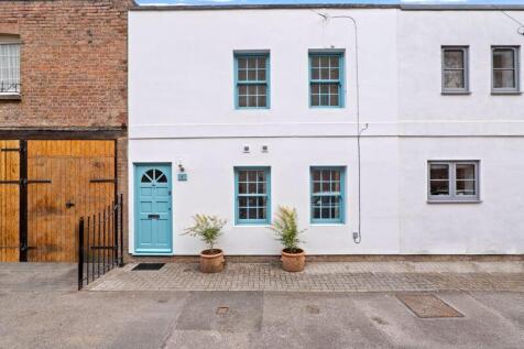 2 bedroom town house for sale