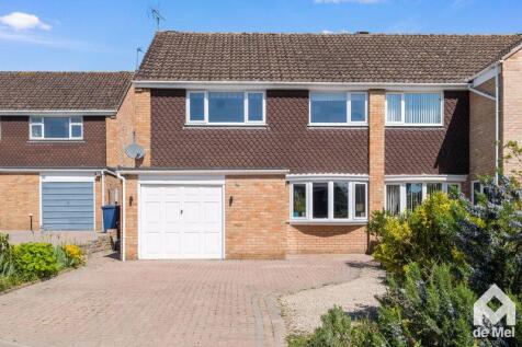 3 bedroom semi-detached house for sale