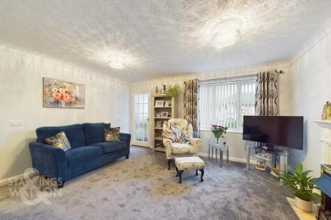 2 bedroom semi-detached bungalow for sale