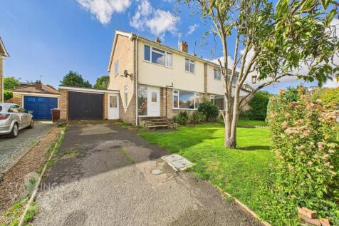 Nurseries Avenue, Brundall, Norwich 3 bed semi