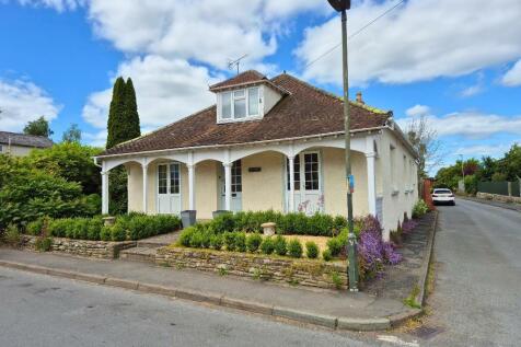 4 bedroom detached bungalow for sale