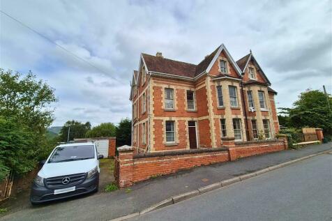 6 bedroom semi-detached house for sale