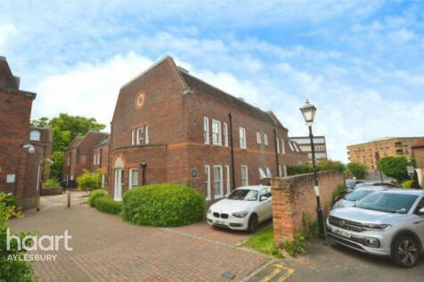 Oxford Road, Aylesbury 2 bed apartment for sale