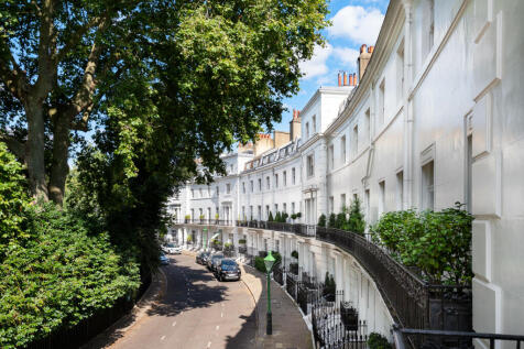 6 bedroom semi-detached house for sale